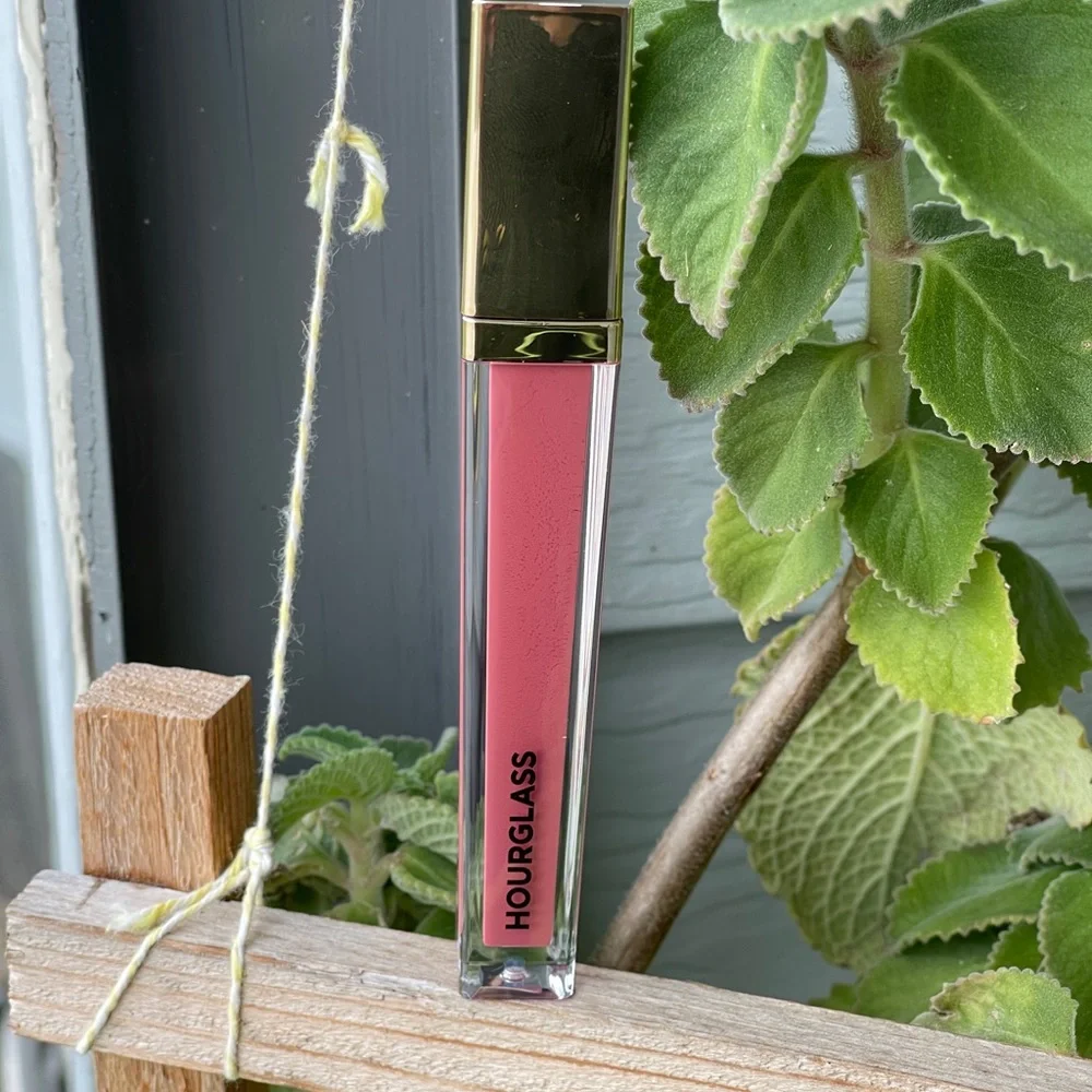 HOURGLASS Unreal High Shine Volumizing LipGloss In Canvas 610(True Rose) - Picture 9 of 11